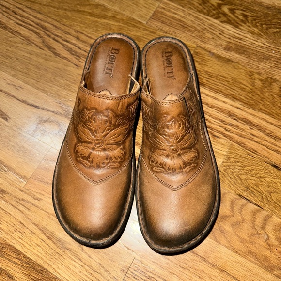 Born Clogs - Picture 1 of 6